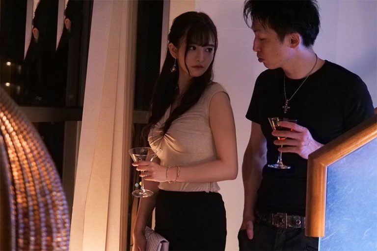 Đi họp lớp, vợ bị người yêu củ bỏ thuốc rồi địt