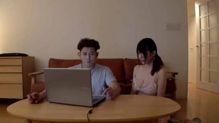 du-vo-con-trai-mac-do-goi-cam-honoka-tsuji