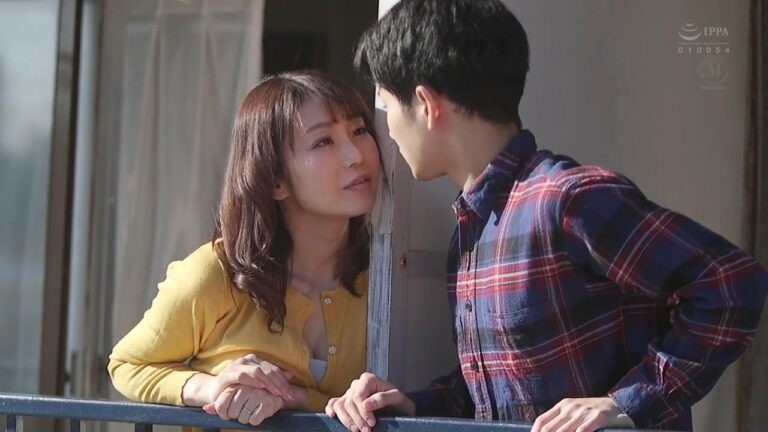 chuyen-tinh-cua-chi-hang-xom-them-khat-tinh-duc-va-cau-sinh-vien-canh-nha