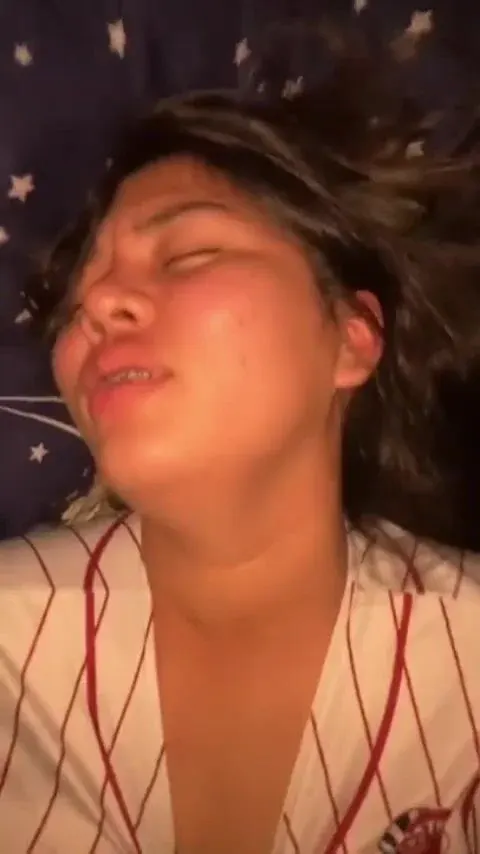 Bắt em chubby mút cây hàng rồi quan hệ luôn