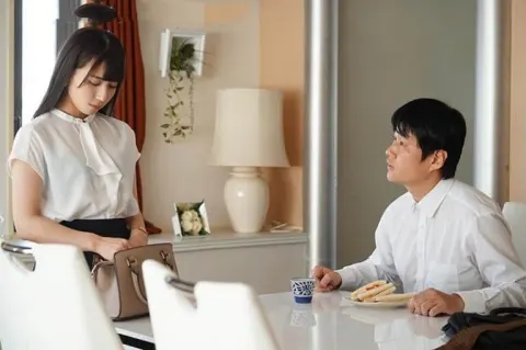 Vợ xin chồng đi họp lớp rồi bị anh bạn học địt cả đêm